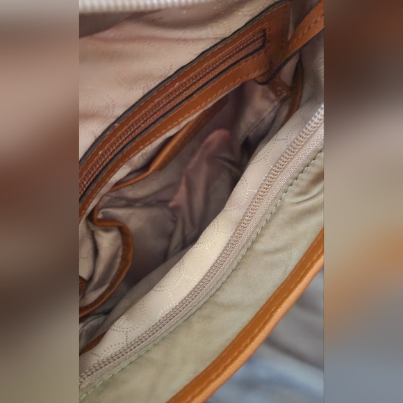 Crossbody - Picture 5 of 8